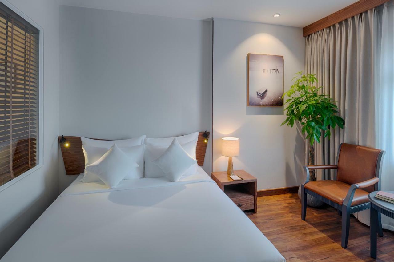 Phòng Premium Giường Đôi Có Cửa Sổ Lớn